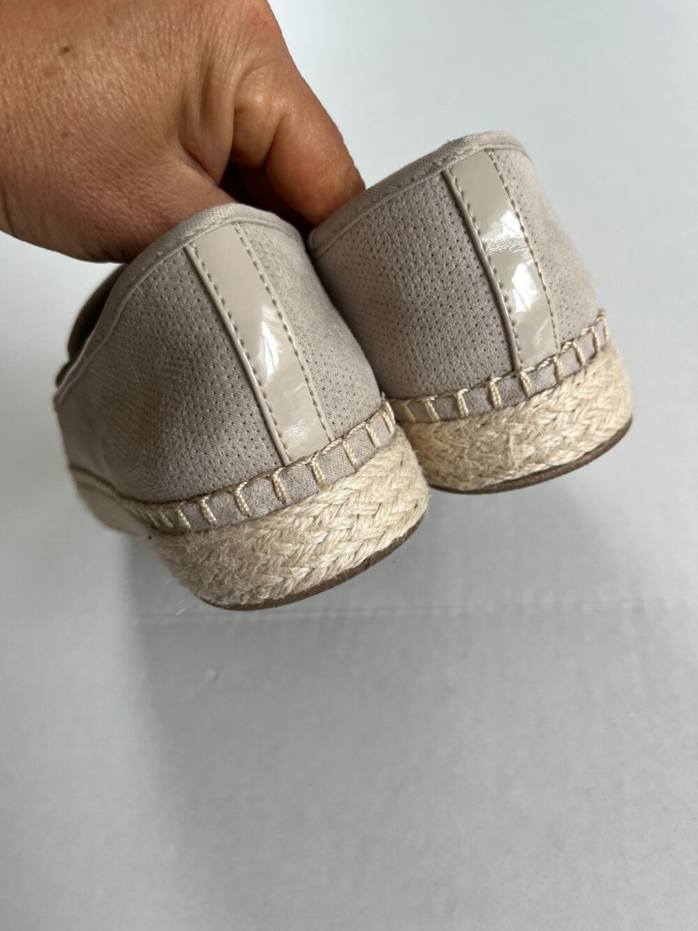 Dr. Scholl's Sz 8 Beige Slip On Far Out Oyster Espadrille Loafers Micro Suede Sh - Picture 5 of 8
